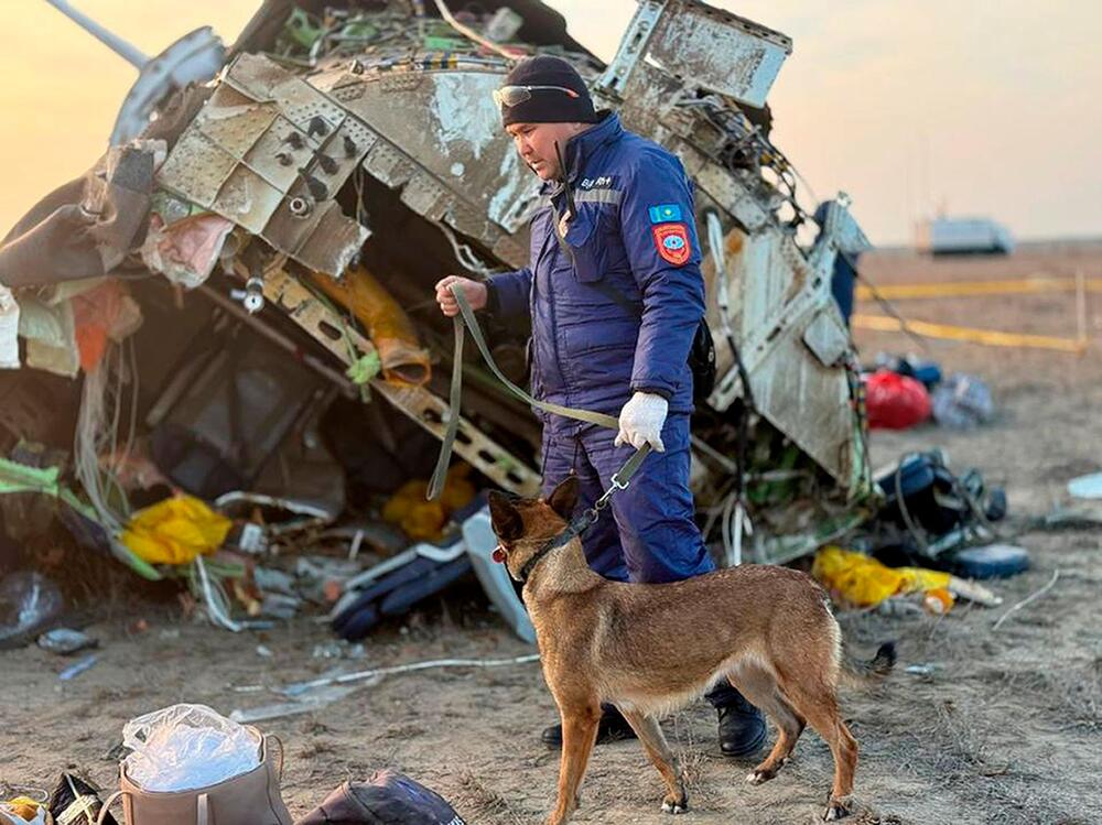 Nach dem Absturz von Passagierflugzeug in Kasachstan