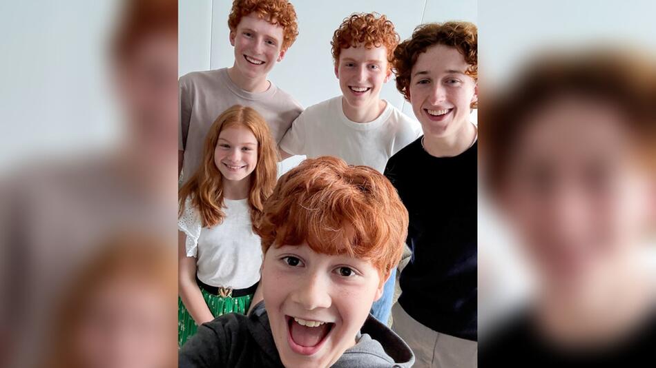Alastair Stout alias Ron Weasley und seine vier Serien Geschwister: Tristan und Gabriel Harland ...