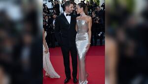 Kevin Trapp und Izabel Goulart posieren in Cannes für die Fotografen.