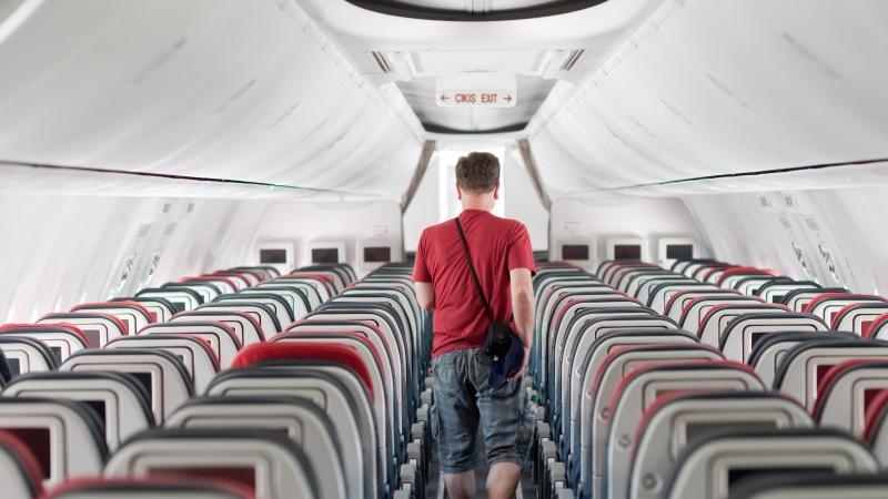 Passagier im Flugzeug