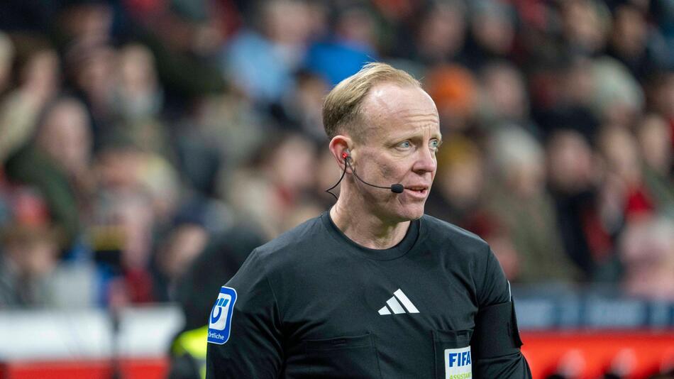 Christian Gittelmann ist meist als Assistent von Schiedsrichter Tobias Stieler im Einsatz.