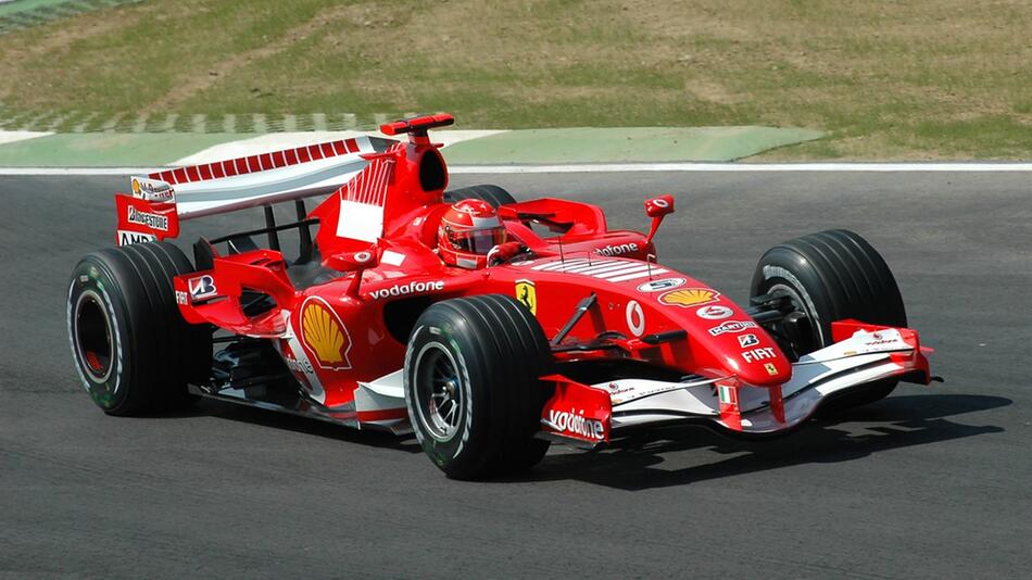 Michael Schumacher 2006 beim Training mit seinem 248 F1 beim San Marino Grand Prix.