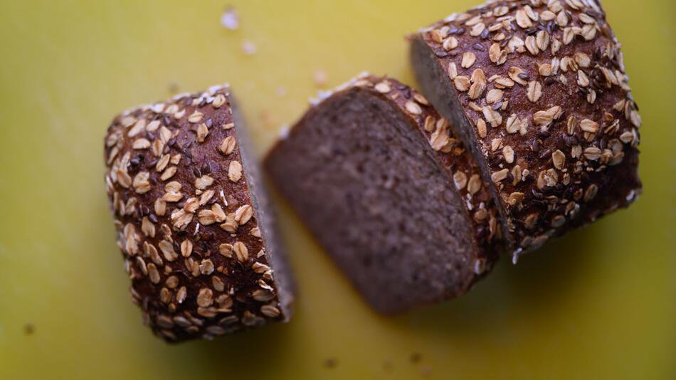 Vollkornbrot auf einem Tisch