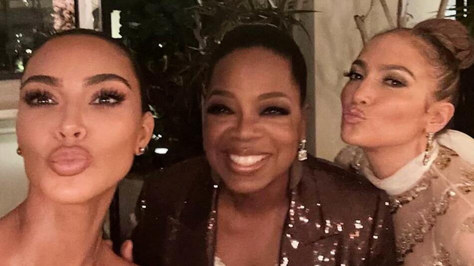 Kim Kardashian, Oprah Winfrey und Jennifer Lopez schiessen ein Selfie