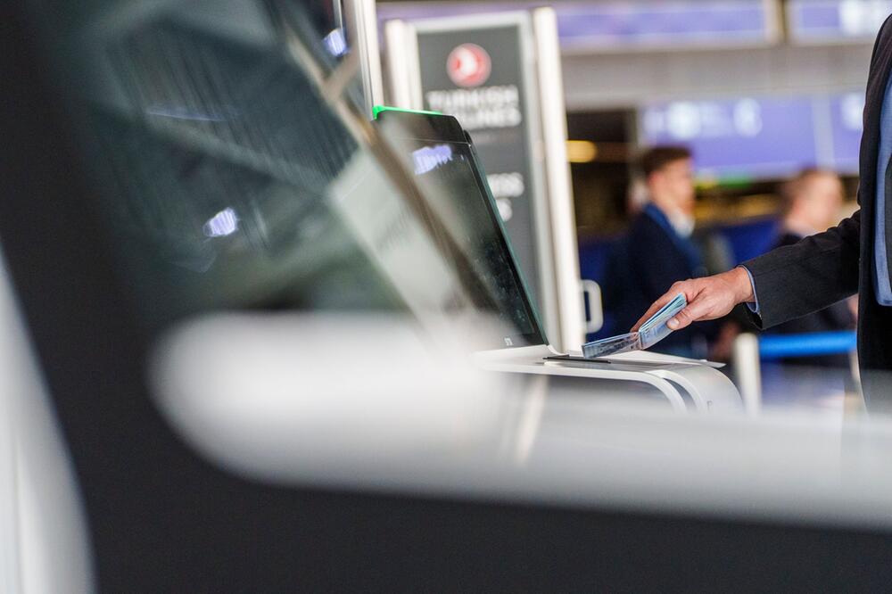 Check-in Automaten mit biometrischer Identitätsprüfung