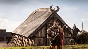 Als Wikinger verkleidete Schauspieler im "Land der Legenden"