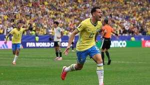 Gabriel Martinelli bejubelt Brasiliens Siegtreffer in der Nachspielzeit.