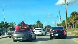 Bizarrer Crash: Frau fliegt bei Trauerzug aus Schiebedach