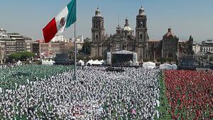 Weltrekord pulverisiert: Tausende Fans veranstalten Massen-Fussballtraining