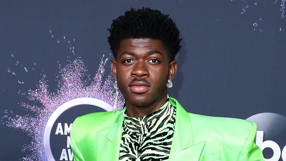 Lil Nas X hat mit einer bizarren Festnahme für Aufsehen gesorgt.