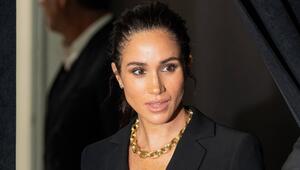 Herzogin Meghan wehrt sich gegen Vorwürfe, sie habe ein Designerkleid mitgehen lassen.