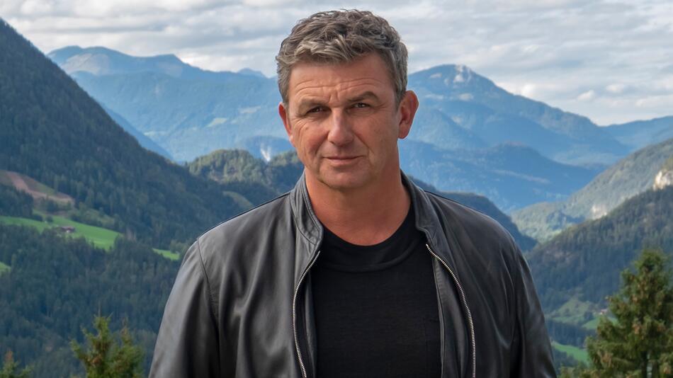 „Kaum zu ertragen: Hans Sigl verteidigt Bergdoktor gegen Kritik von Ärzteblatt