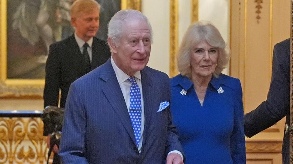 König Charles und Königin Camilla beim Empfang im Buckingham-Palast.