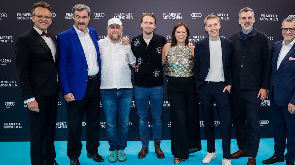 Bei der Eröffnung des Filmfest München auf dem roten Teppich (v.l.): Festivaldirektor Christoph ...