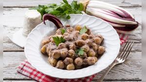 Dank der Ricotta-Sauce schmecken die Gnocchi angenehm cremig.