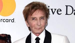 Sänger Barry Manilow konnte erneut nicht auftreten.