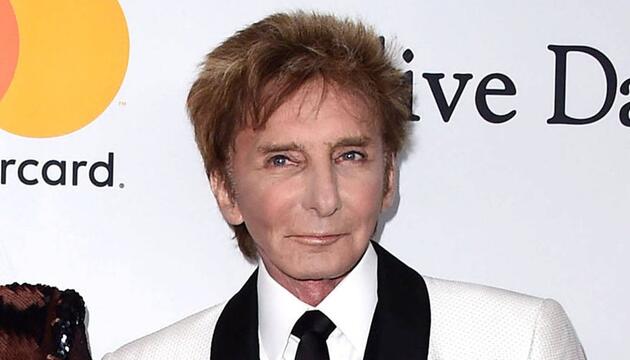 Sänger Barry Manilow konnte erneut nicht auftreten.