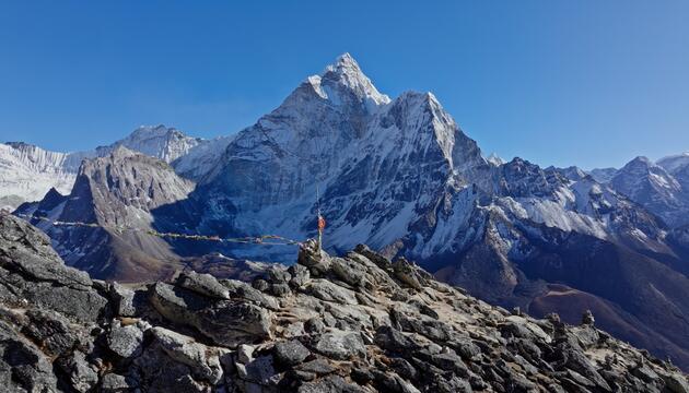 Riesiger Eisblock stoppt Mount-Everest-Saison