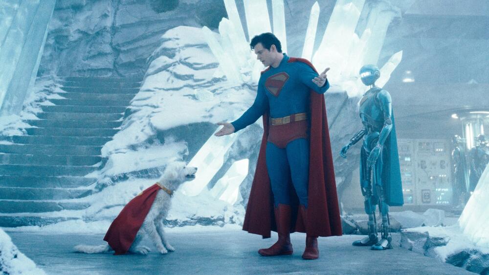 "Superman": Superman mit Krypto im Hauptquartier.