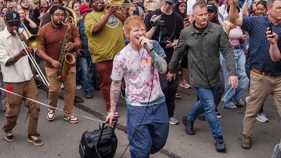 Ed Sheeran bei einem Strassenkonzert in News Orleans.