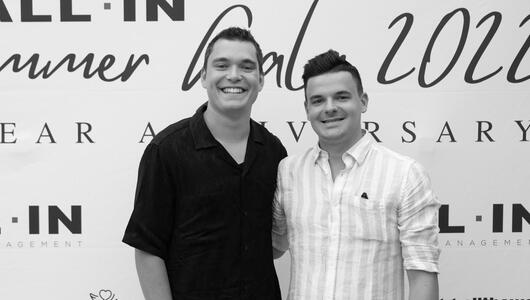 Tim Lehmann and Jan Zimmermann (r.), hier im Jahr 2022, wurden mit dem YouTube-Kanal "Gewitter ...