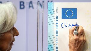 EZB-Präsidentin Lagarde unterschreibt Euro-Banknoten
