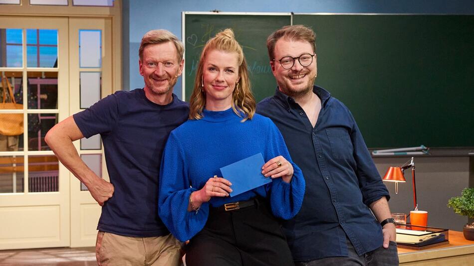 In der Auftaktsendung der neuen Satire-Show "Nachsitzen mit Christine Eixenberger" begrüsst die ...