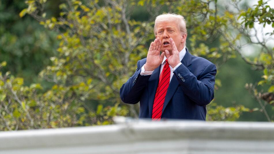 Trump auf dem Dach des Weissen Hauses