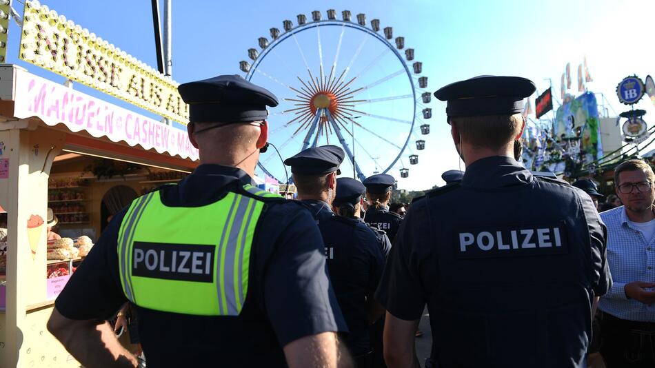 Polizeistreife auf dem 190. Münchner Oktoberfest