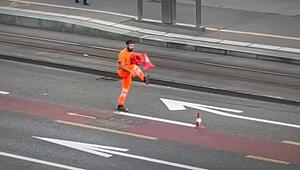 Kegel-Kick: Strassenarbeiter zeigt beeindruckende Fussball-Skills