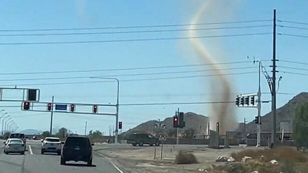 Dieses Wetterphänomen filmte eine Autofahrerin in Arizona (USA).