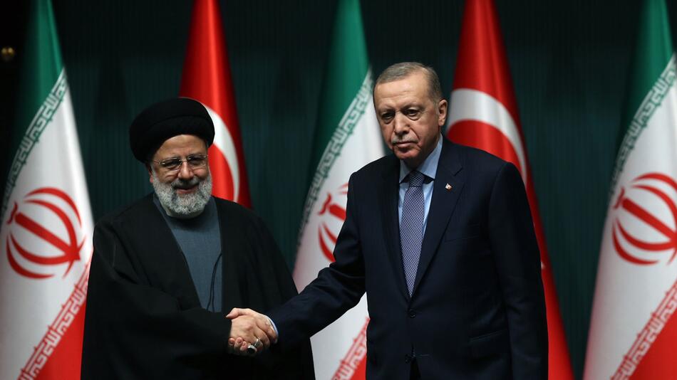 Irans Präsident Raisi trifft türkischen Präsidenten Erdogan