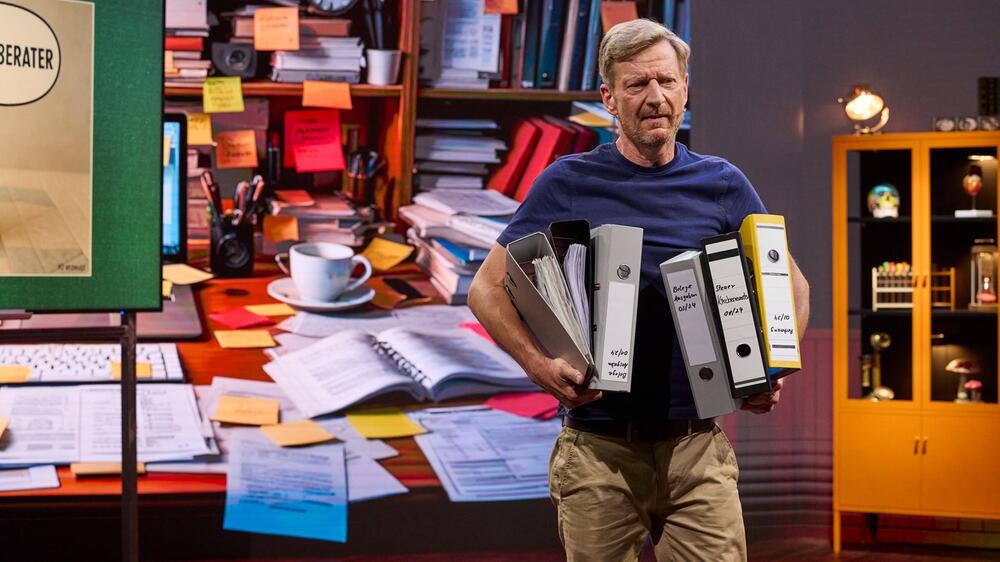 Michael Kessler in der neuen Satire-Show "Nachsitzen mit Christine Eixenberger".