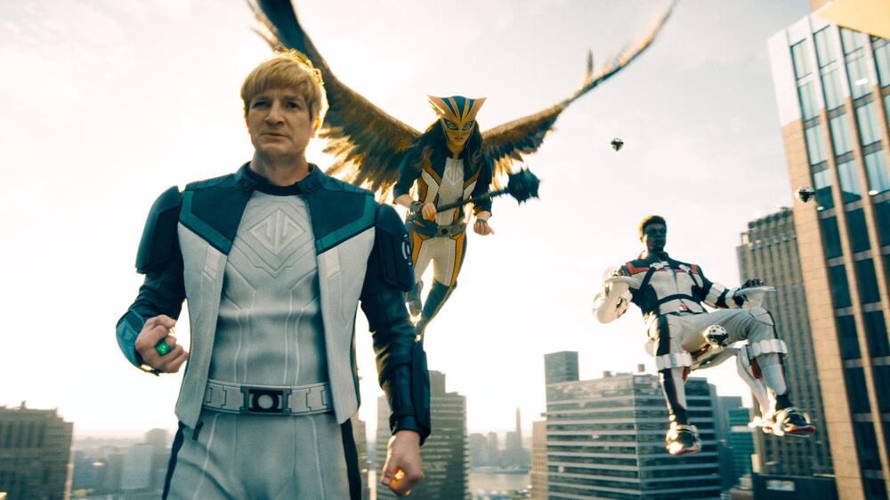 Green Lantern (Nathan Fillion, l.), Hawkgirl (Isabela Merced) und Mister Terrific (Edi Gathegi) ...