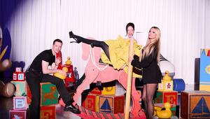 Heidi Klum (r.) und ihre beiden Gastjuroren, Designer Kevin Germanier und Gaultier-Supermodel ...