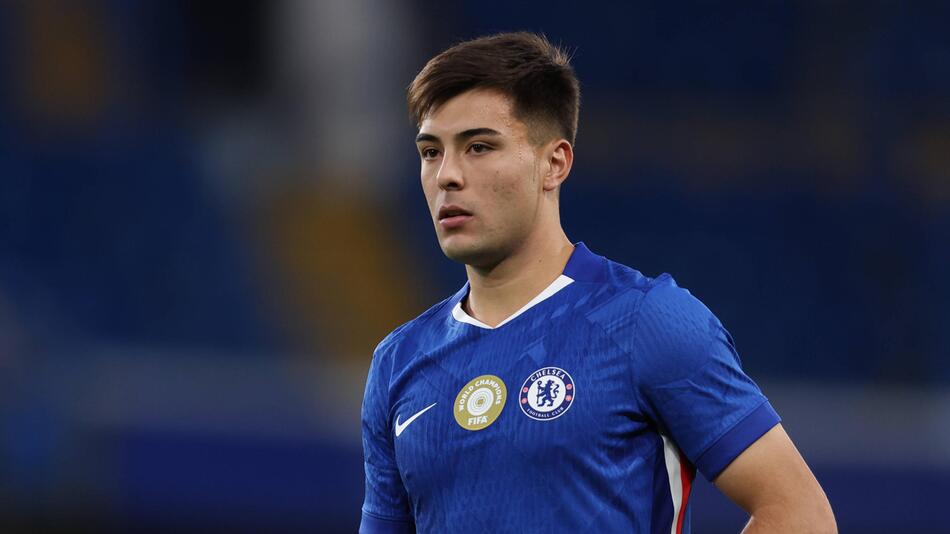 Aarón Anselmino wechselt vom FC Chelsea zu Borussia Dortmund.