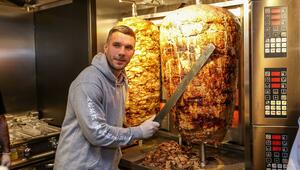 Lukas Podolski ist unter anderem für eine Dönerkette bekannt.