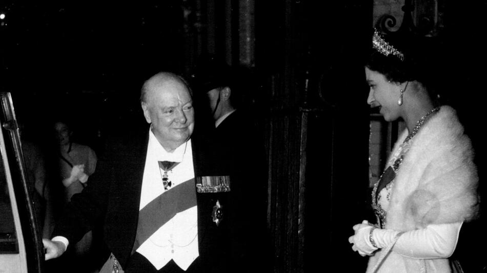 Winston Churchill mit Queen Elizabeth II.