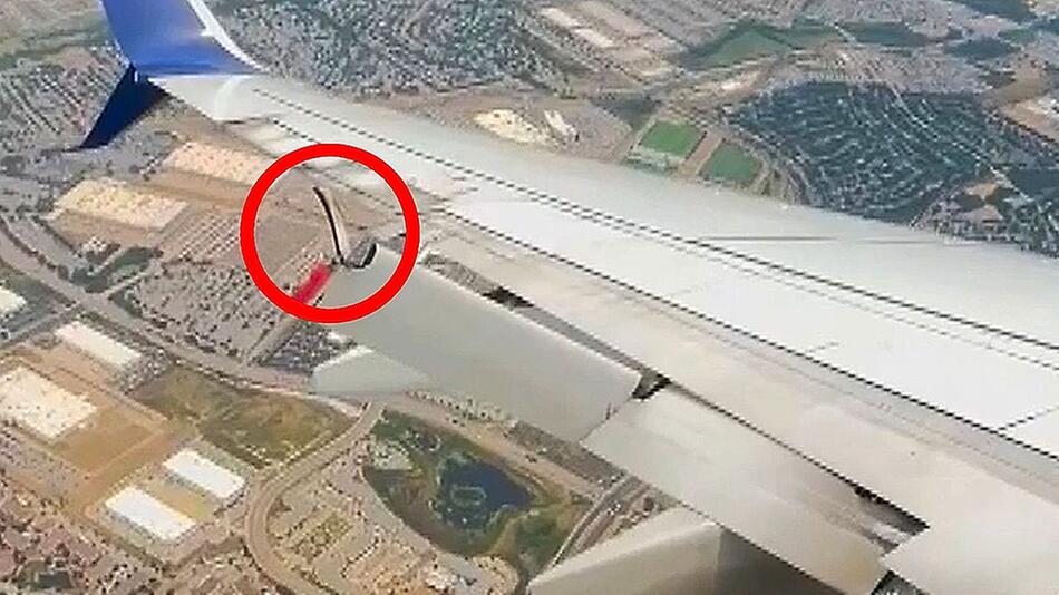 Schreckmomente im Flugzeug: Teil des Flügels bricht in der Luft ab