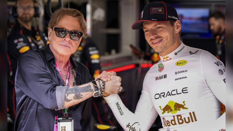 Axl Rose und Max Verstappen in der Red-Bull-Garage beim Grossen Preis von Ungarn.