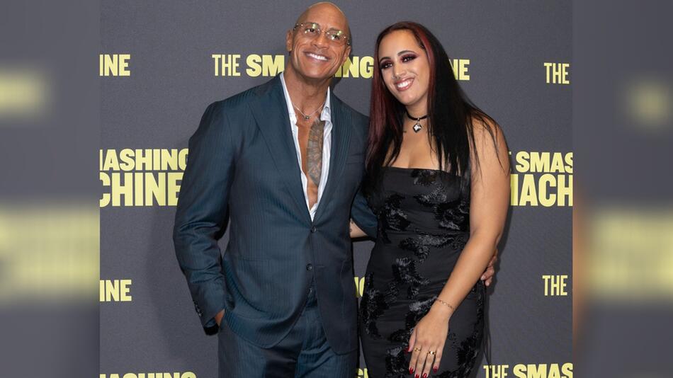 Dwayne Johnson und Tochter Ava Raine bei der Premiere von "The Smashing Machine" in London am 24 ...