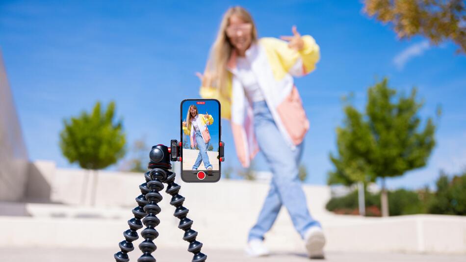 Content-Creatorin bei der Arbeit