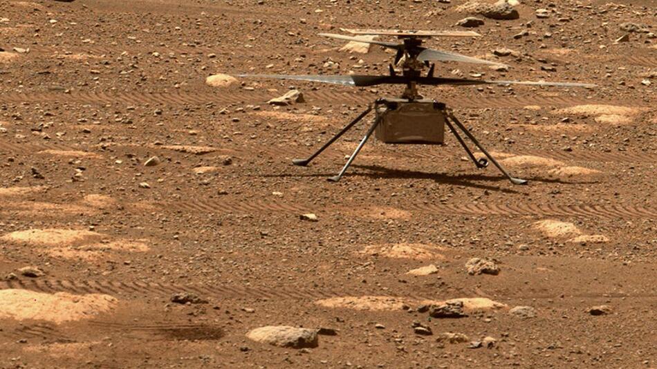 Mars-Hubschrauber knipst Hügel - und muss Rotoren schneller drehe