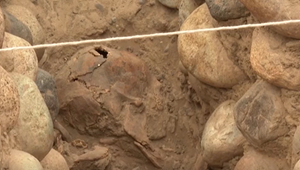 Mögliches Menschenopfer: Archäologen finden 1.400 Jahre altes Skelett in Peru