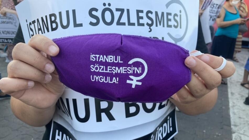 Proteste gegen Gewalt gegen Frauen in der Türkei im Jahr 2020