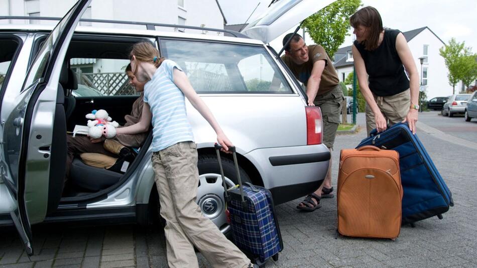 Vor der Urlaubsreise mit dem Auto ist ein gründlicher Check zu empfehlen