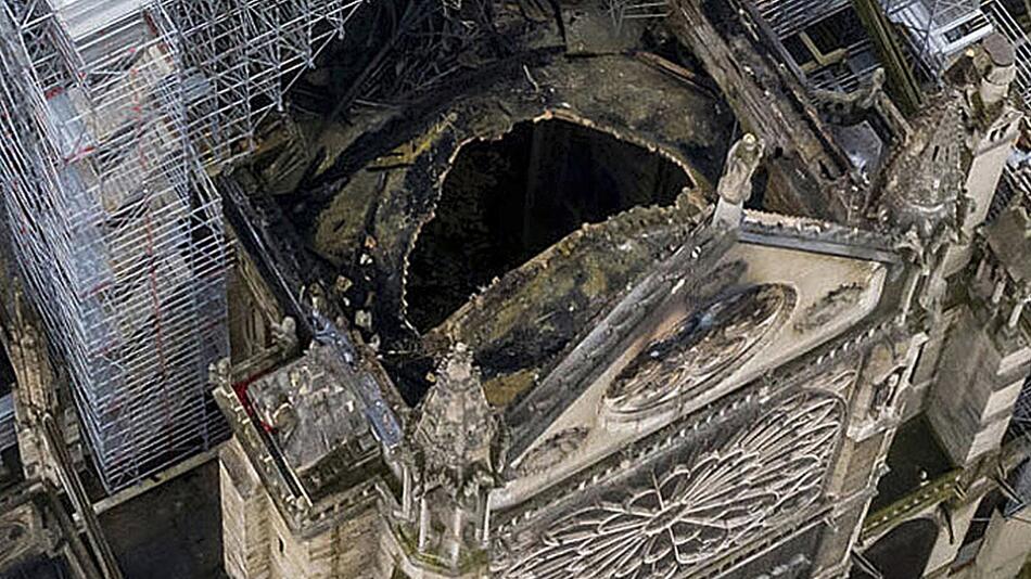 Nach dem verheerenden Brand der Kathedrale Notre-Dame