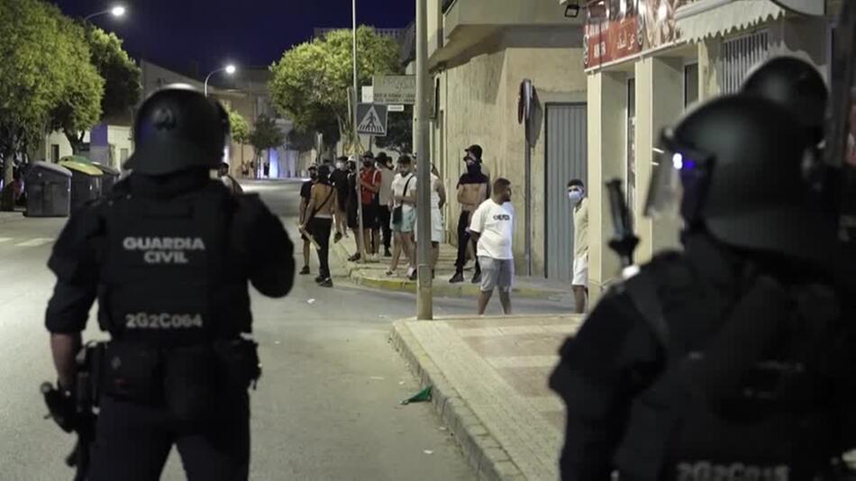 Zusammenstösse zwischen Rechtsextremen und Migranten in Spanien