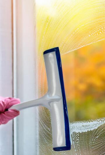 Fenster wird geputzt