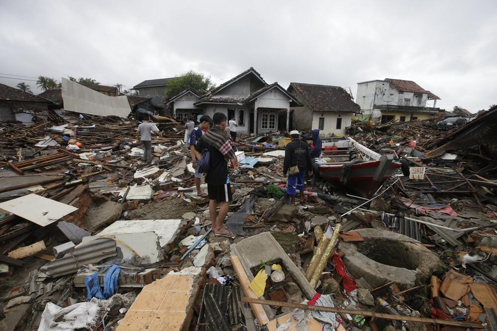 Nach Tsunami in Indonesien